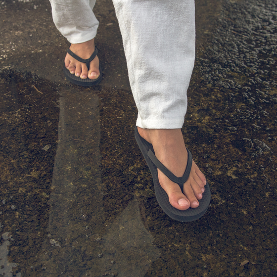 Indosole Women’s ESSNTLS Flip Flops - Black